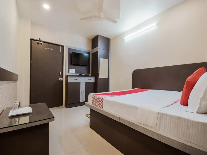 OYO 45609 The Legend Inn