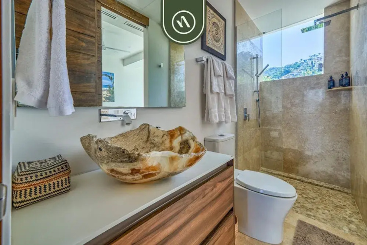 Luxurious 2 BR Condo - Oceanfront - Infinity Pools