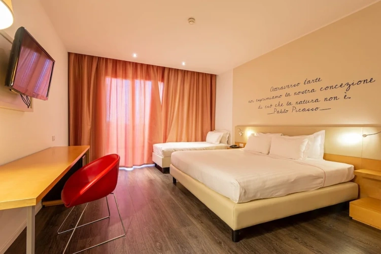 Standard Triple room