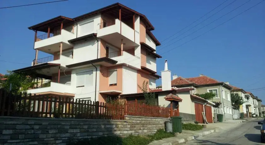 Dimovi Guest House