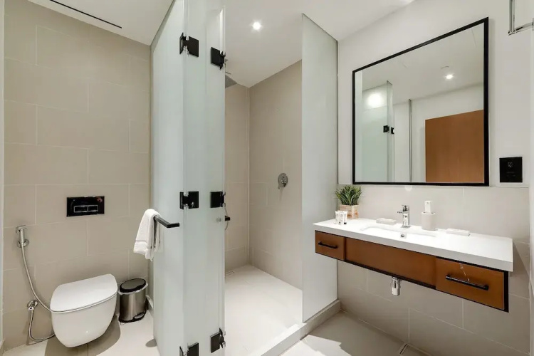 Stylish 2BR with Marina Views