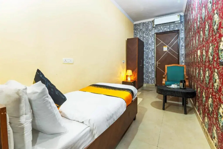 Hotel Saina Stay Inn