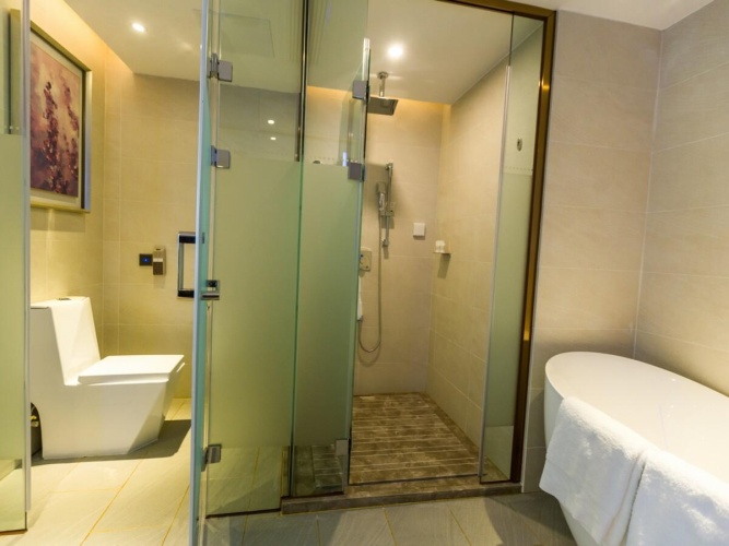 Deluxe Double Suite with street view