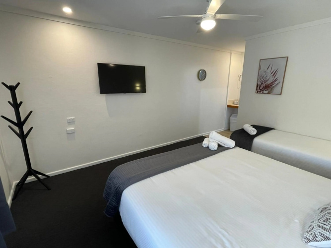 Royal Hotel Motel