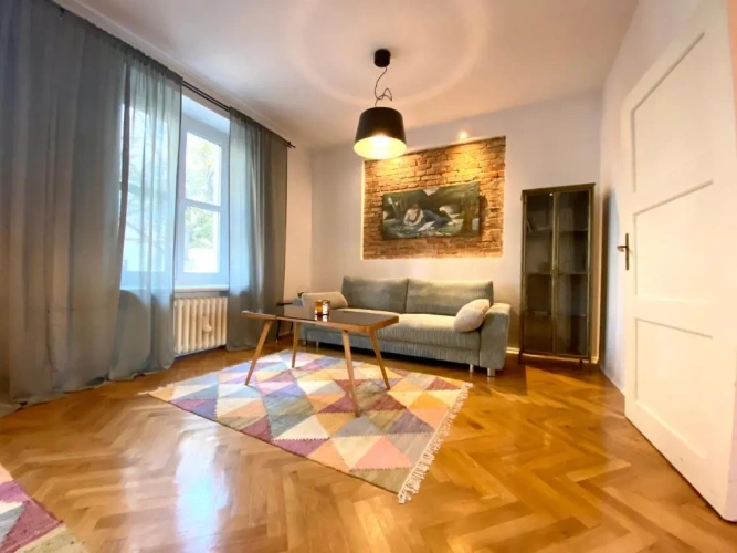 2 Bedrooms Apartment
