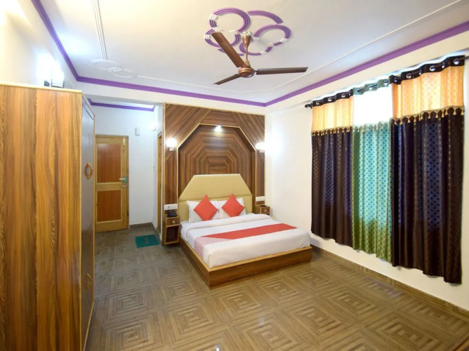 OYO 11733 Hotel Sunlight