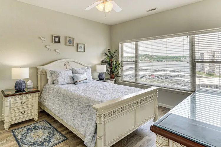 Lake of the Ozarks Retreat w/ Waterfront View!