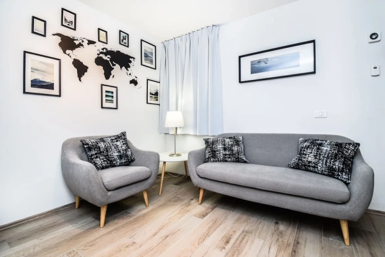 4 Bedrooms Apartment