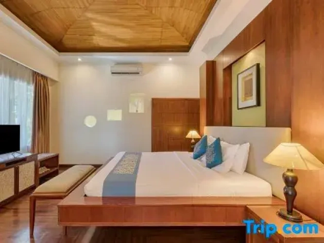 1 Bedroom Deluxe Double room with pool view