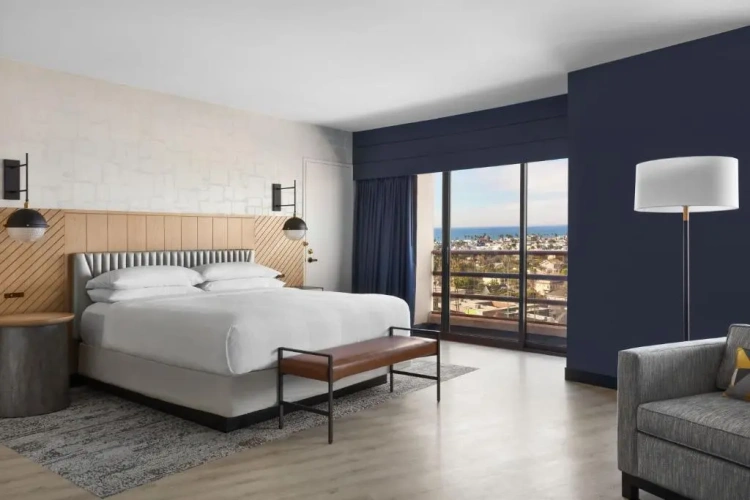 Standard Double room with city view
