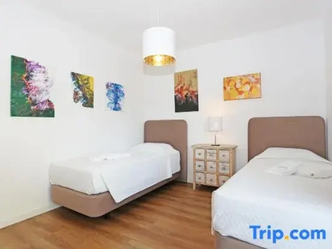 2 Bedrooms Apartment
