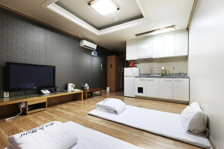 Ace Family Hotel