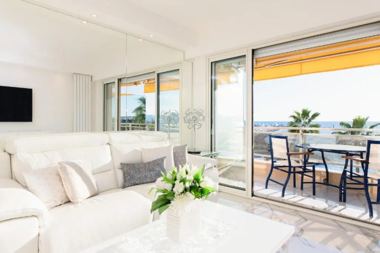 On la Croisette: New 2 Bedrooms with Sea View