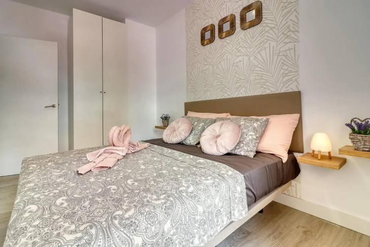 Cozy 3-bedrooms flat, main square and beachfront