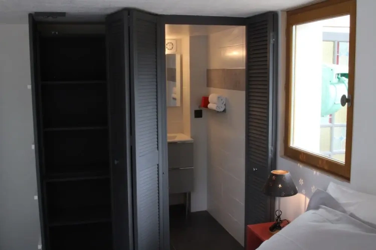 Comfort room