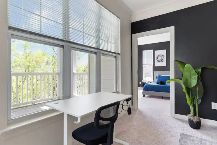Upscale King 2BR Suite Downtown Raleigh