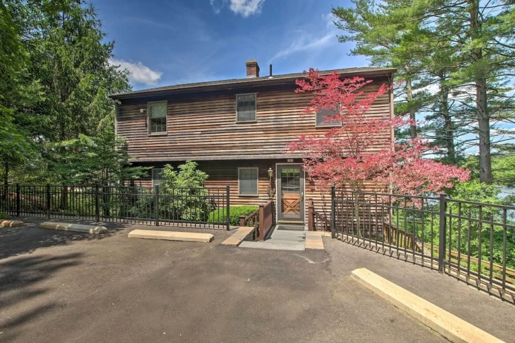 4 Bedrooms Cottage