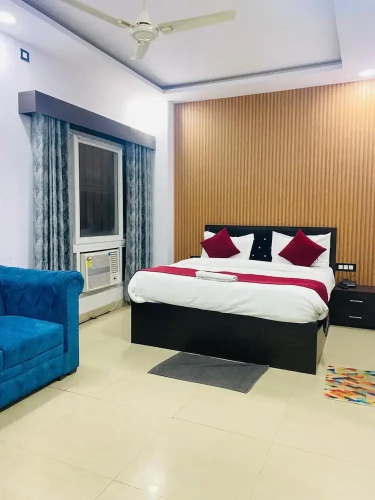 Hotel Paras R Inn
