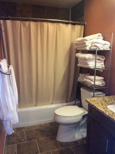 Lakefront Luxury Studio Condo With Free Dock