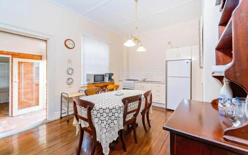 Azile 1875 Heritage Victorian Duplex