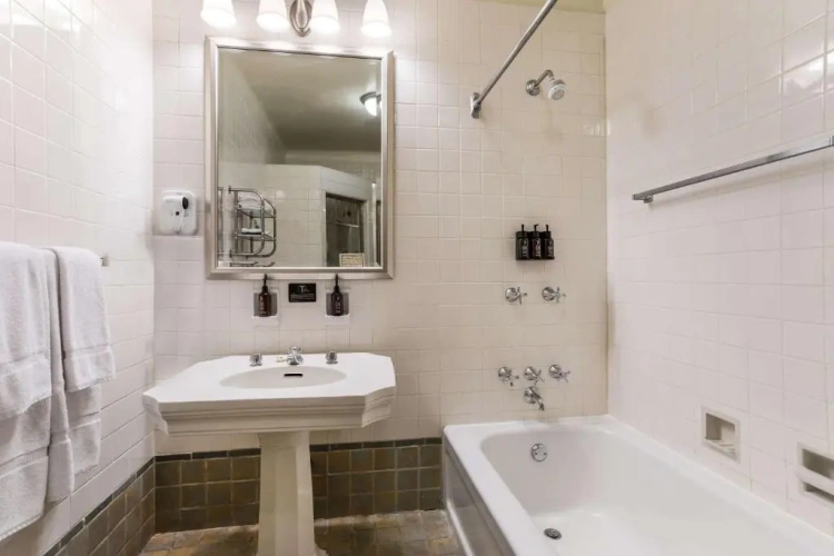 Standard Double Suite