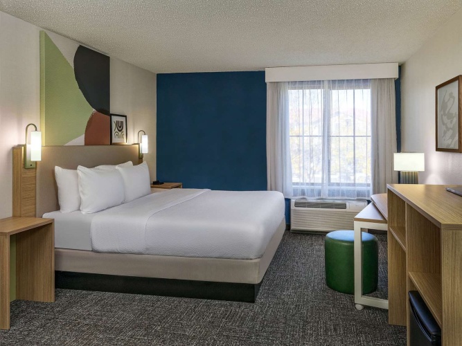 Spark by Hilton Denver International Airport photo 6