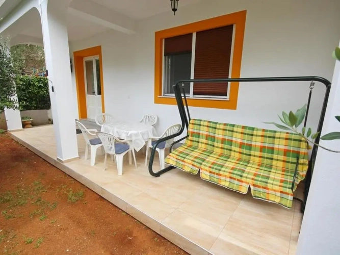 2 Bedrooms Apartment with garden view