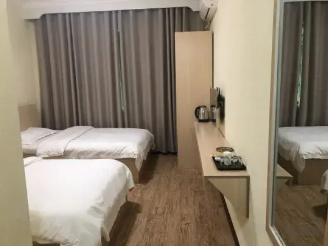 Hong'an Red Light Hostel
