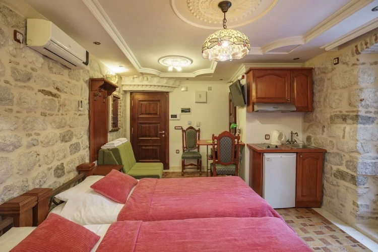Standard Twin room with balcony