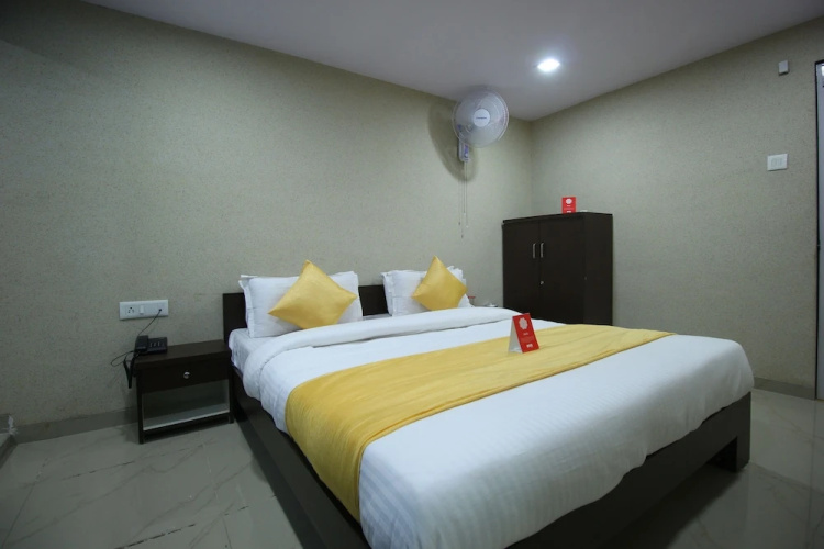 OYO 8692 Hotel Vibrant Regency