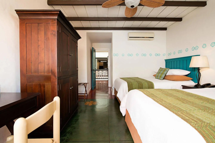 Isla de Flores Hotel