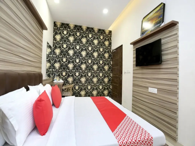 Oyo 18319 Hotel Boss