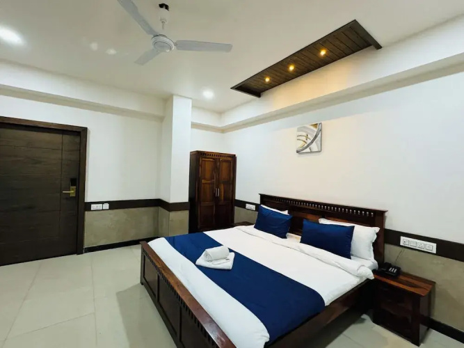 Col's Hotel Uphaar