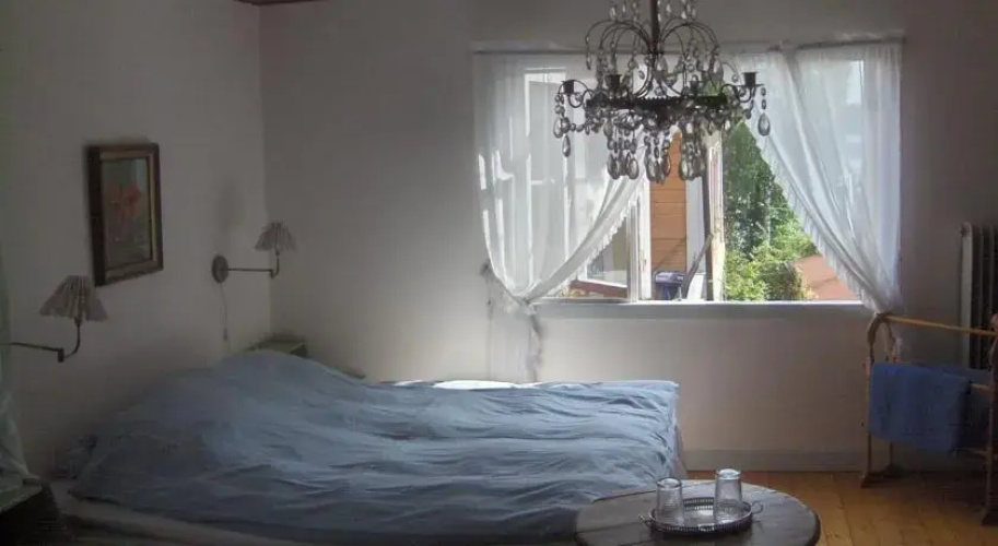 Mälby Säteri Bed & Breakfast