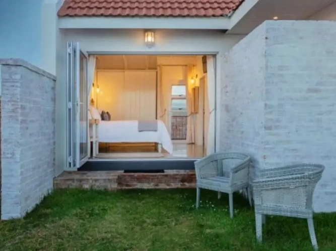 Deluxe Double room with partial ocean view