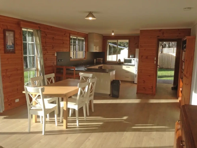 3 Bedrooms Cottage