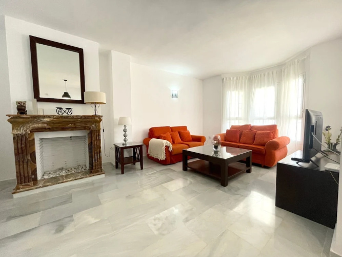 Spacious Poolside 3 Bedroom F-5