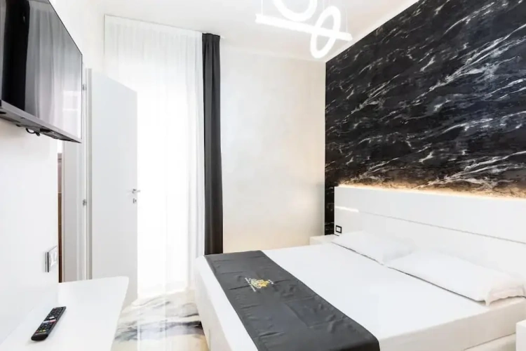 Deluxe Double room with balcony and with courtyard view