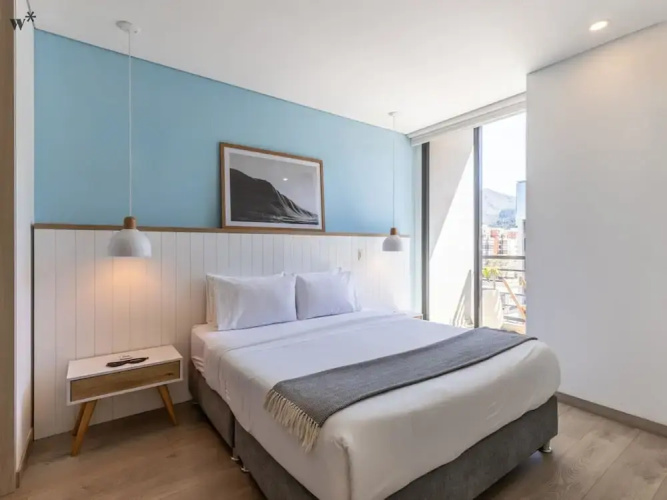 w Stylish 1BR in Chic