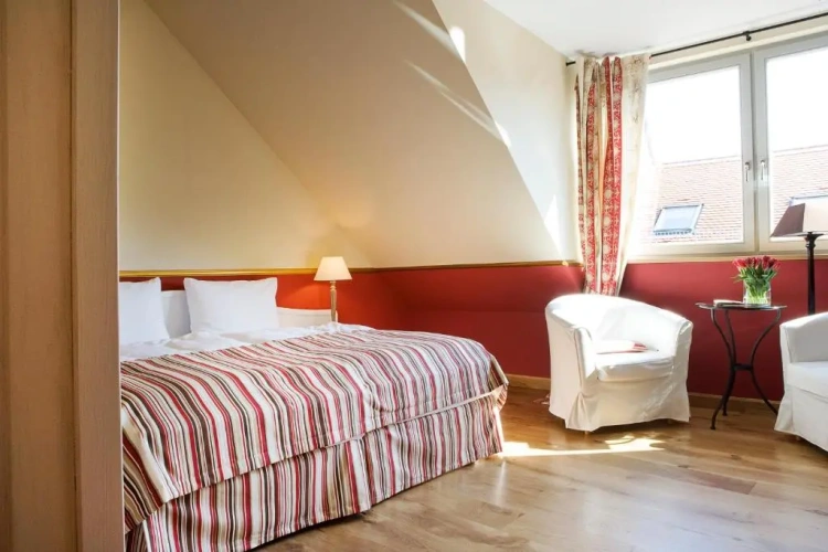 Standard Triple room