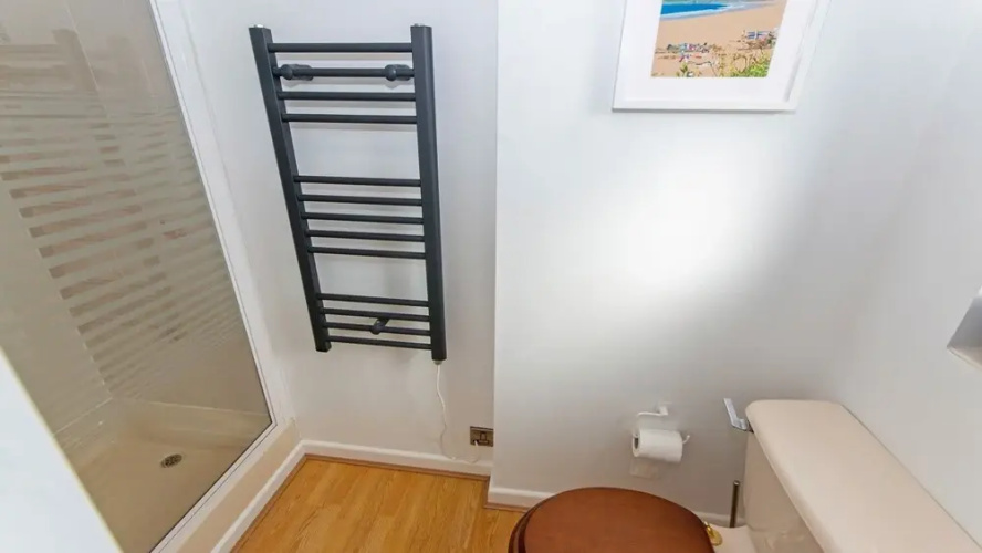 Oceanside Sleeps 6 Walk to Beach & Stylish