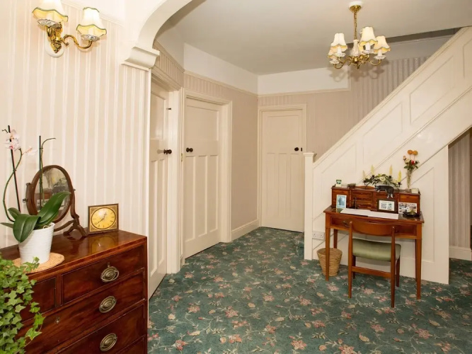 Eypeleaze B & B