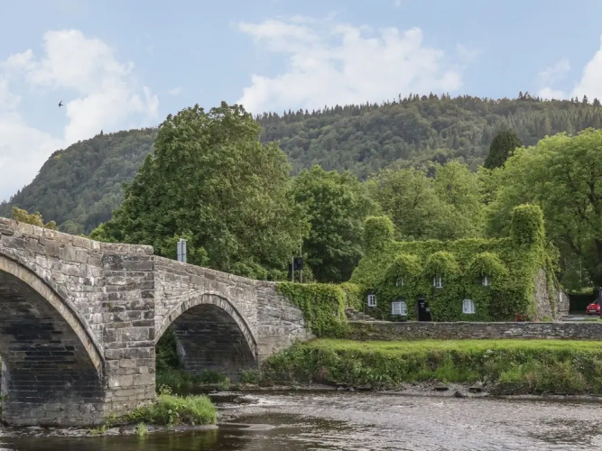 Tyn Y Ffynnon