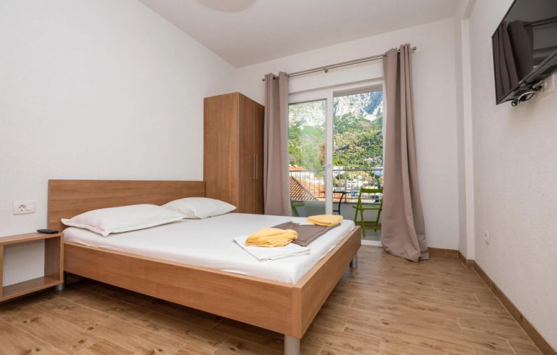 Beautiful Apartment in Drvenik With Wifi
