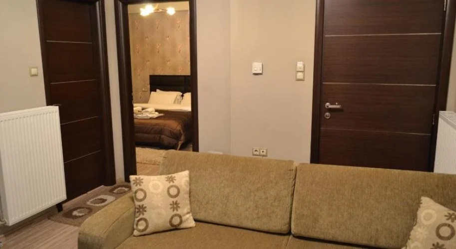 Paralimnio Suites
