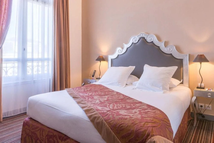 81 Lhotel