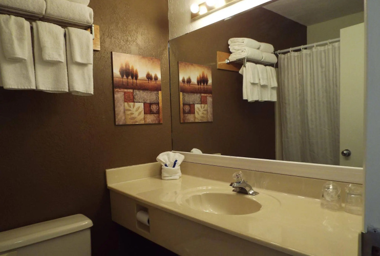 Auberge Shores Inn & Hotel photo 9