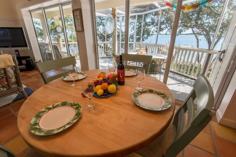 Waters Edge Cottage Apartment 3