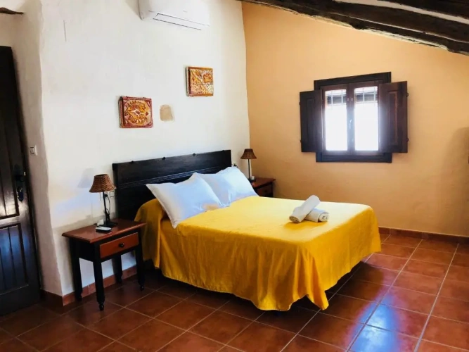 5 Bedrooms Cottage