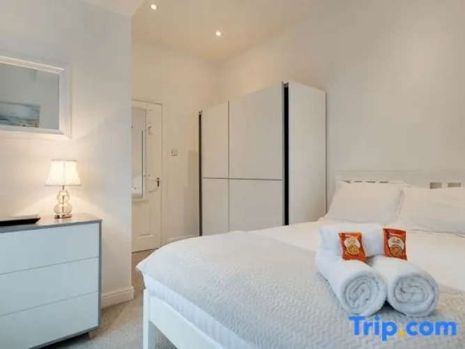 2 Bedrooms Double Apartment